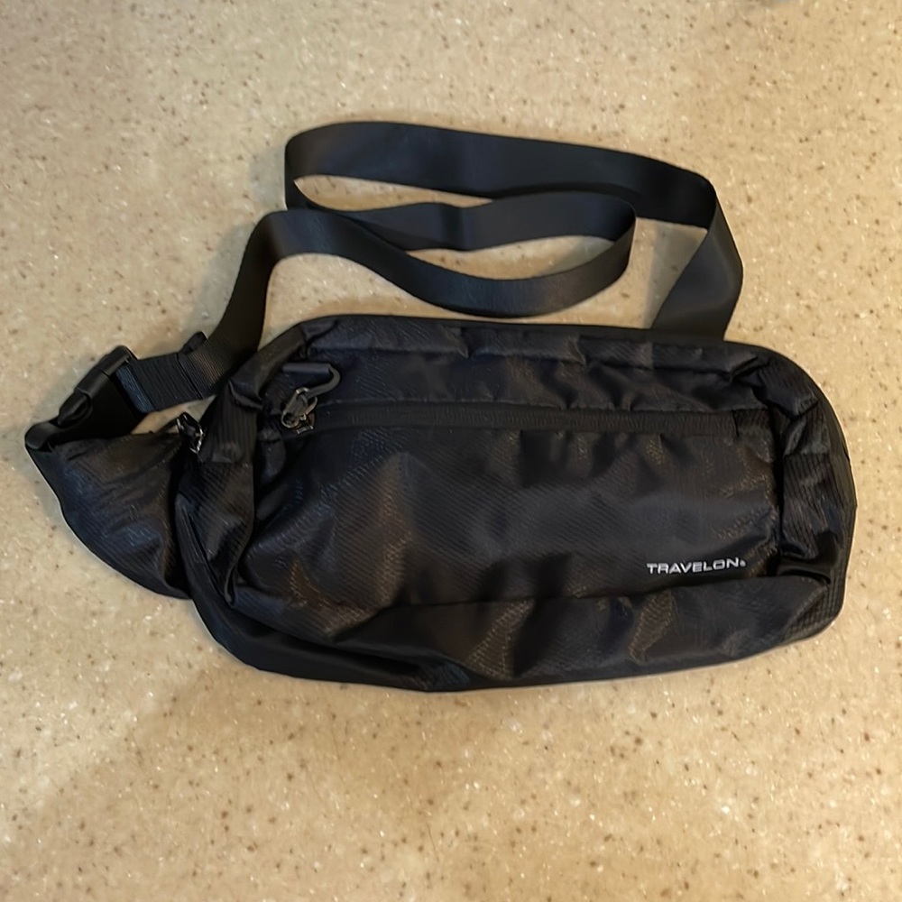 NWOT Travelon RFID antitheft fanny pack/Crossbody